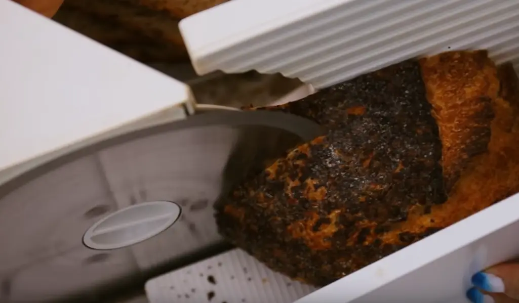 Bread slicer electric for home use