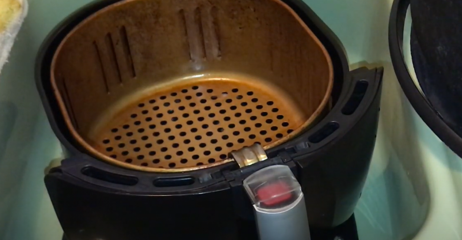 How To Clean Grease From Air Fryer Basket