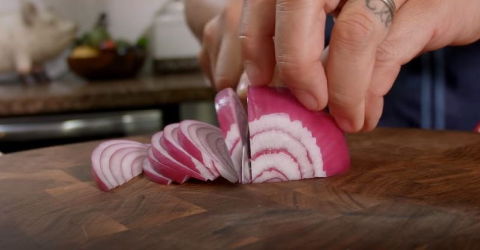 Best Knife to Chop Onions in 2024