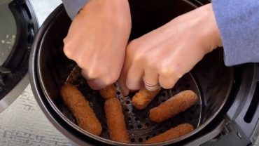 How Long to Cook Cheese Sticks in Air Fryer