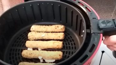How to Make Frozen Mozzarella Sticks in Air Fryer