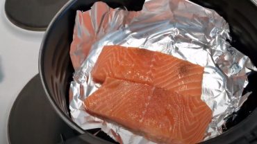 How to Line Air Fryer with Foil