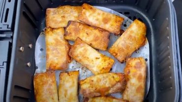 How Long do you put Pizza Rolls in the Air Fryer?