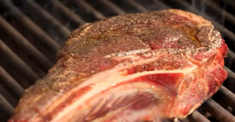 How Long Should A Steak Sit Out Before Grilling
