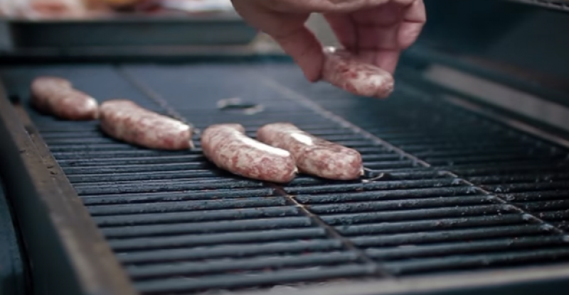 How To Keep Brats And Burgers Warm Grilling