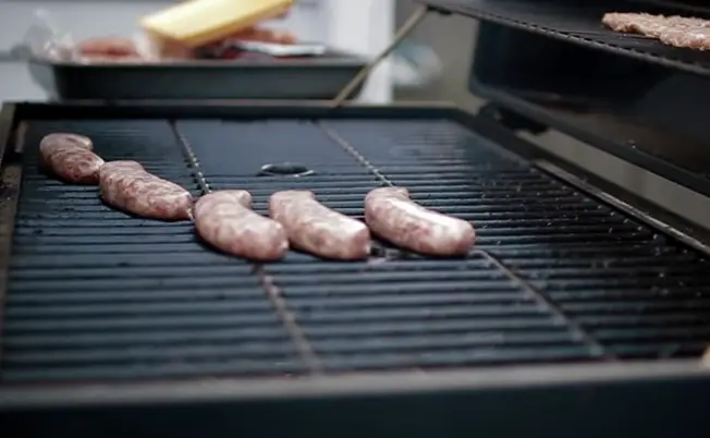 How To Keep Brats And Burgers Warm After Grilling
