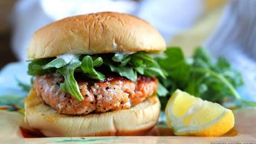 How to Cook Salmon Burgers on the Grill