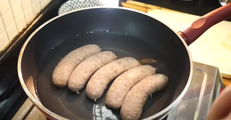 How to Boil Sausages Before Grilling