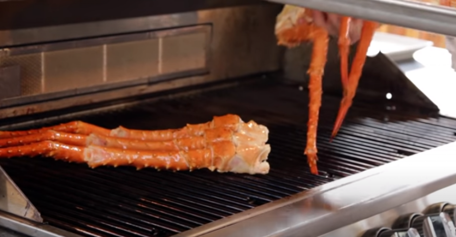 How to Cook Crab Legs on the Gas Grill