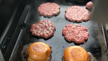 How Long to Grill Burgers at 450