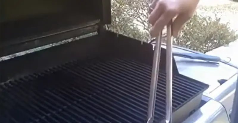 How To Clean A Gas Grill With Minimal Effort