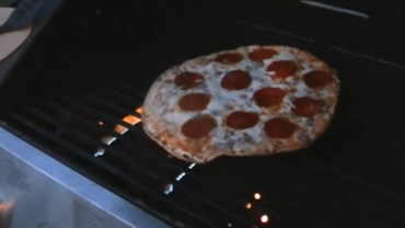 How To Cook A Frozen Pizza On A Gas Grill