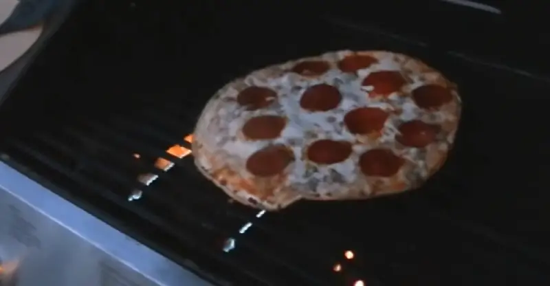 How To Cook A Frozen Pizza On A Gas Grill
