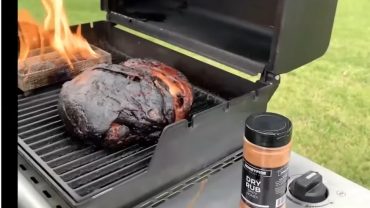 How to Make a Gas Grill into a Smoker