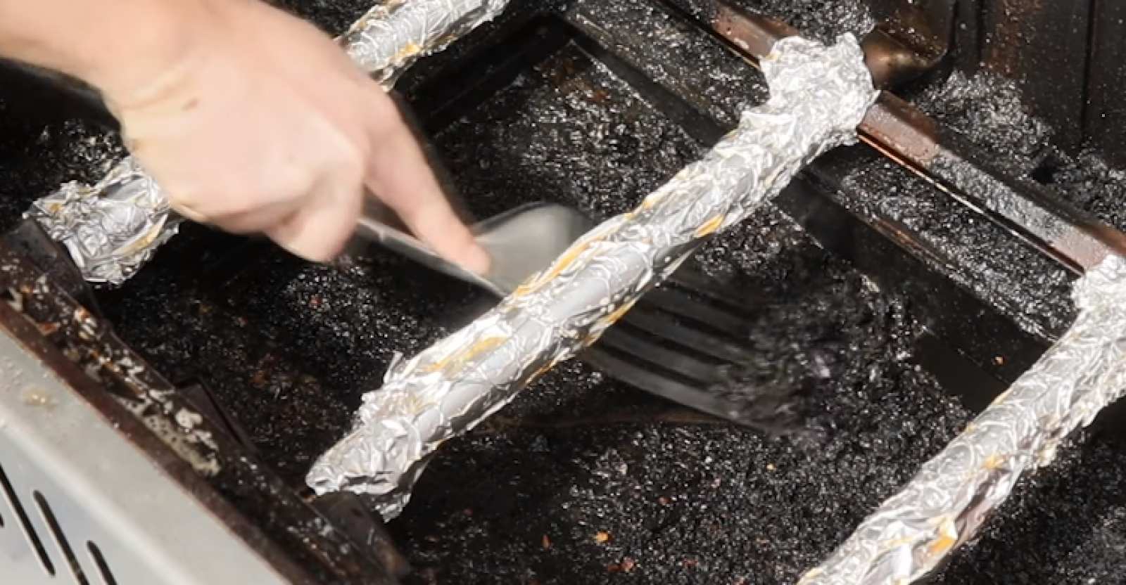 How to Remove Carbon Buildup from Grill Plates: A Grill Master’s Secret