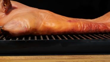 How To Cook A Whole Pig On A Charcoal Grill