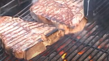 How To Grill A T-bone On A Gas Grill