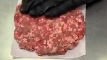 How To Keep Hamburgers From Falling Apart on the Grill