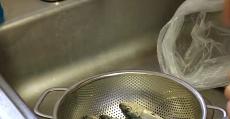How to Clean Sardines for Grilling