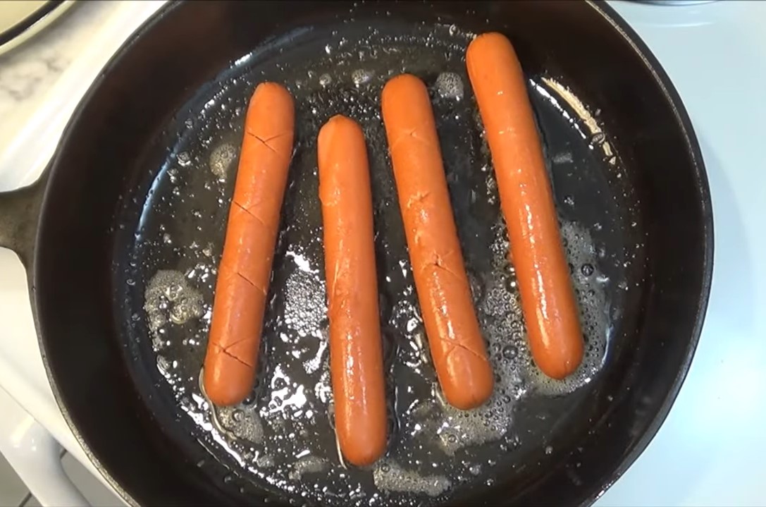 How to Make Grilled Hot Dogs without a Grill
