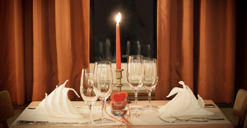 How to Plan a Romantic Dinner at Home