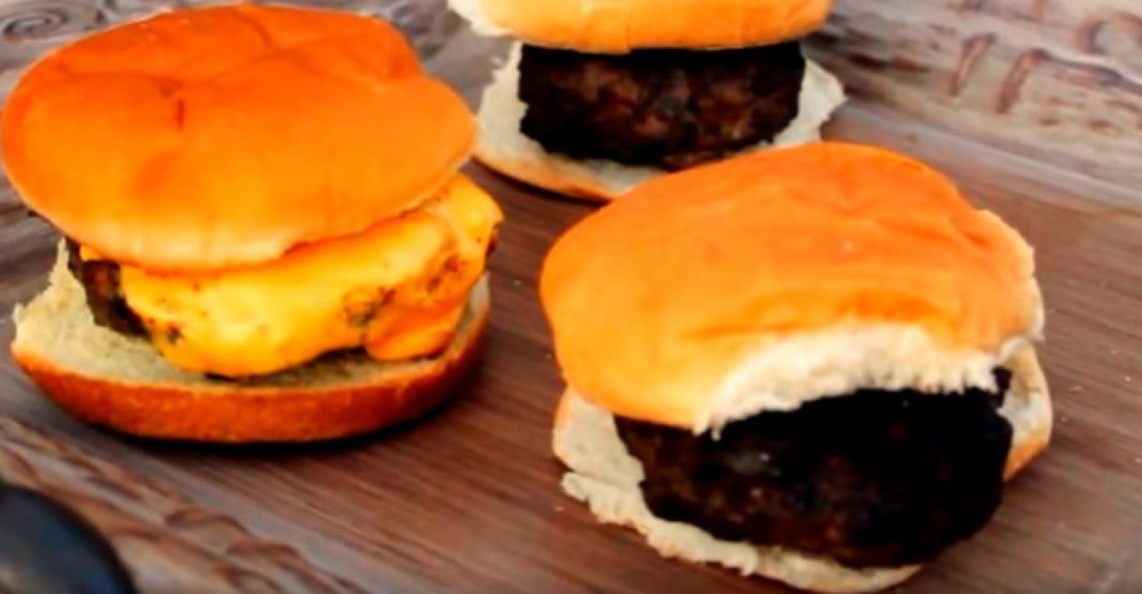 Lid On Or Off When Grilling Burgers