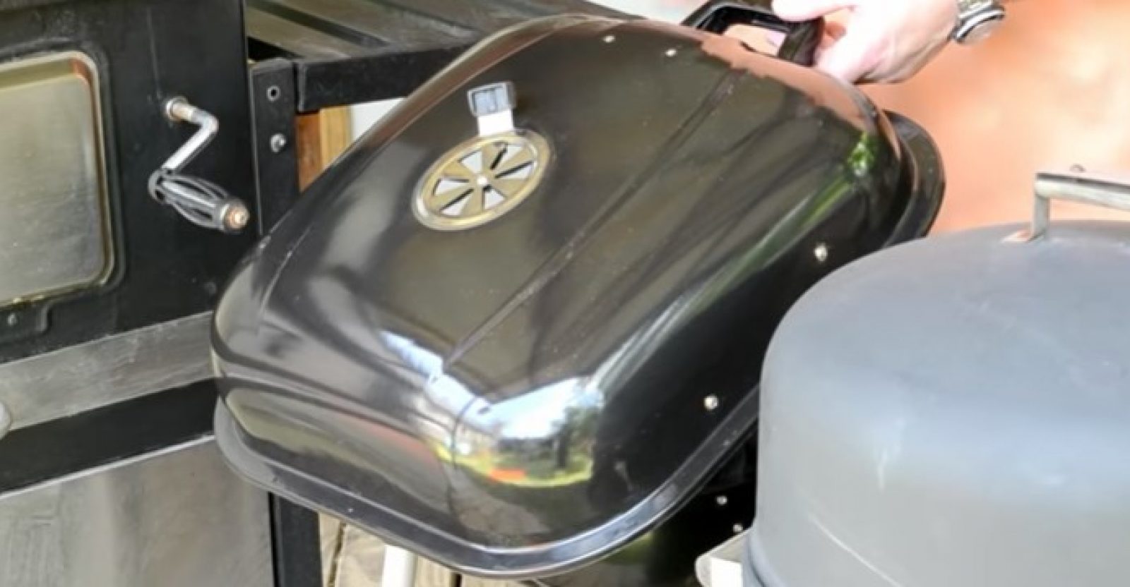 Do You Leave The Vents Open When Grilling